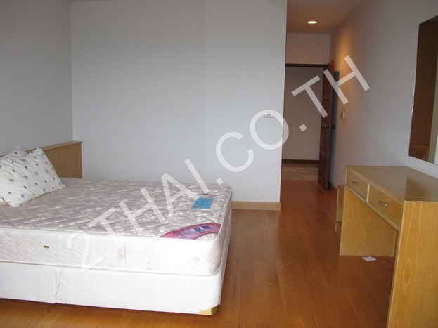 Krisda Golden Condotel , พัทยา, นาจอมเทียน - photo, price, location map