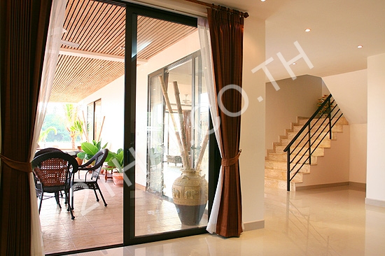 Phoenix Lakeside Pool Villas, พัทยา, ห้วยใหญ่ - photo, price, location map