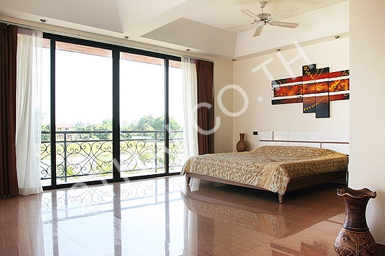 Phoenix Lakeside Pool Villas, พัทยา, ห้วยใหญ่ - photo, price, location map