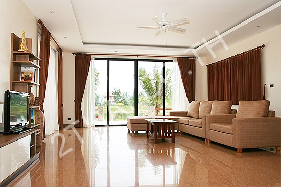 Phoenix Lakeside Pool Villas, พัทยา, ห้วยใหญ่ - photo, price, location map
